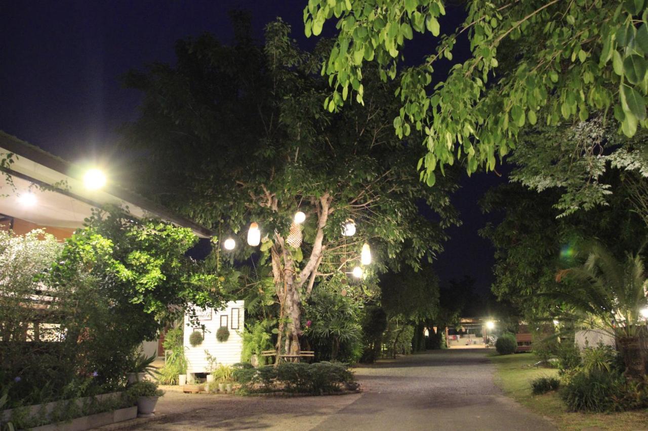 น่านฟ้าชลธีรีสอร์ท Nanfachonlathi Resort Bagian luar foto