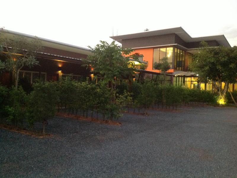 น่านฟ้าชลธีรีสอร์ท Nanfachonlathi Resort Bagian luar foto